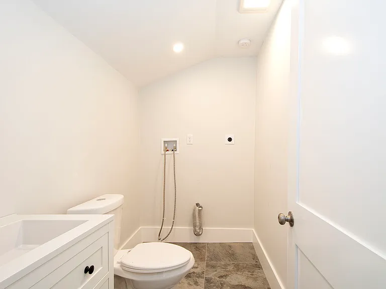 215 Gardner St #1 — Photo 13