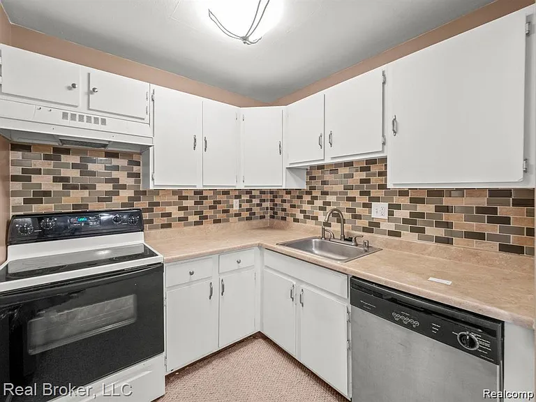 4905 Crooks Rd #A5 — Photo 9