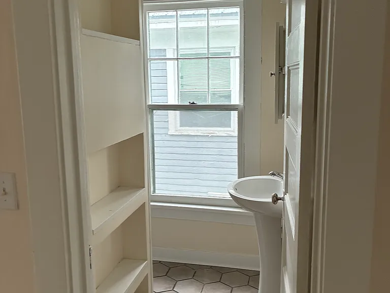 172 William St #A — Photo 8