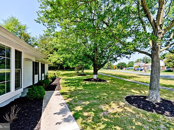 3rd image of 12719 Country Ln
