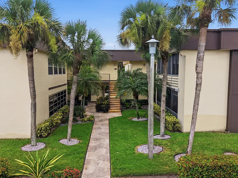 226 Capri E #226 — Photo 34