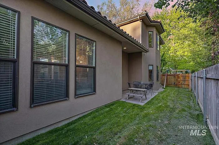 1267 E Spinnaker Ln — Photo 17