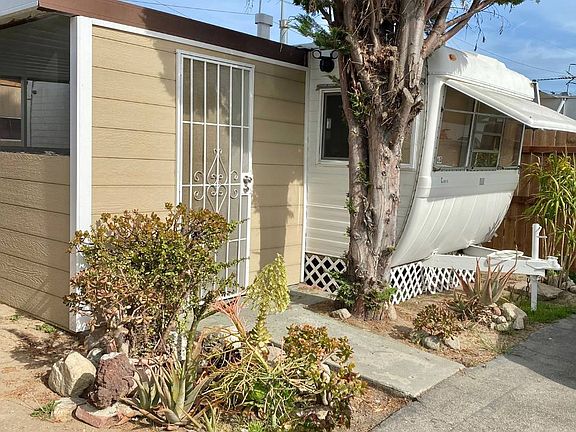2nd image of 4630 W Rosecrans Ave Space 40