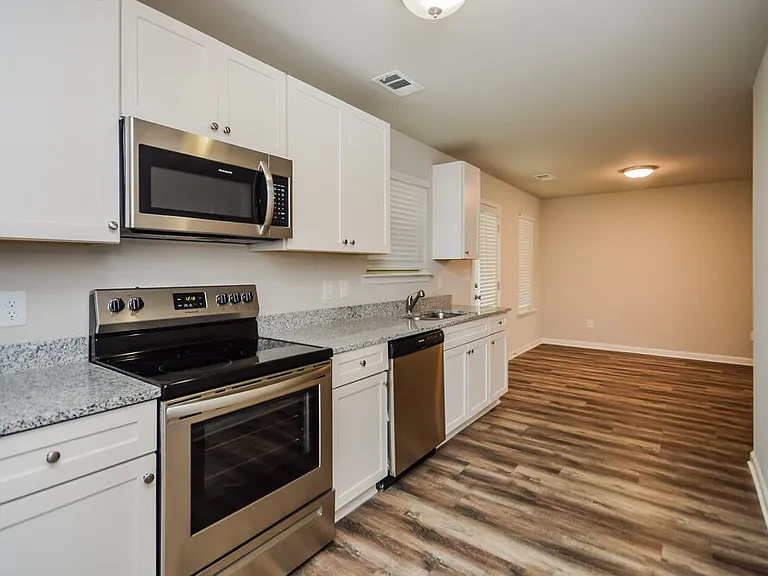 400 McGiboney Ln — Photo 8