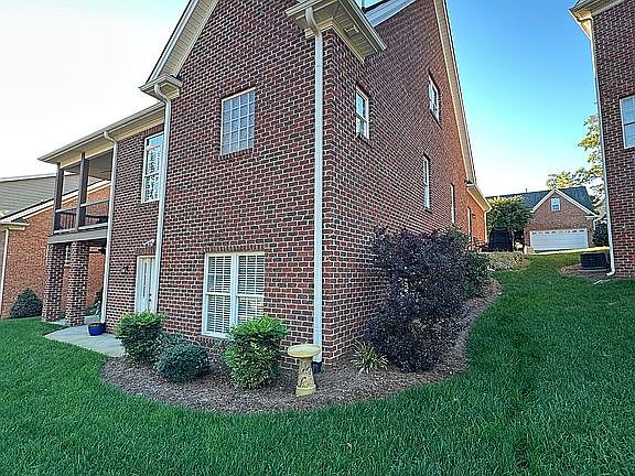 4th image of 1060 Kensford Dr