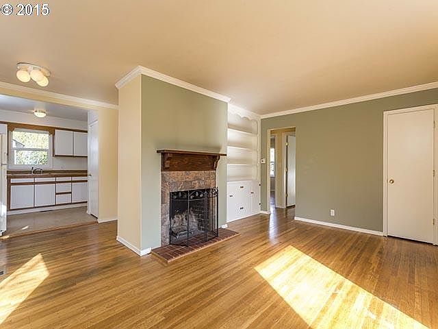 Living room with Fireplace
