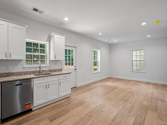 4th image of 7 Lafayette Street