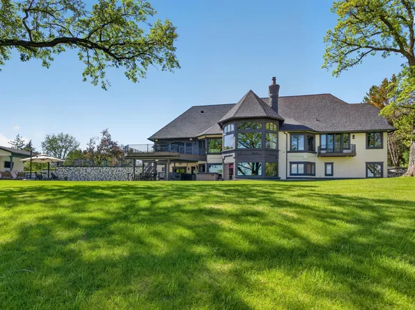 1000 Old Crystal Bay Rd S, Wayzata, MN 55391
