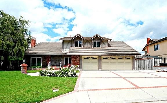 2nd image of 906 Heritage Dr