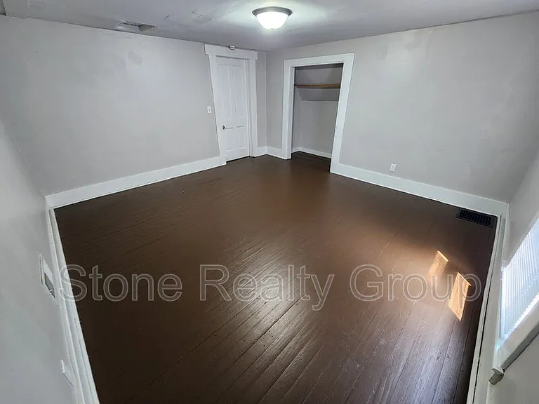 1102 E Circle Dr — Photo 7