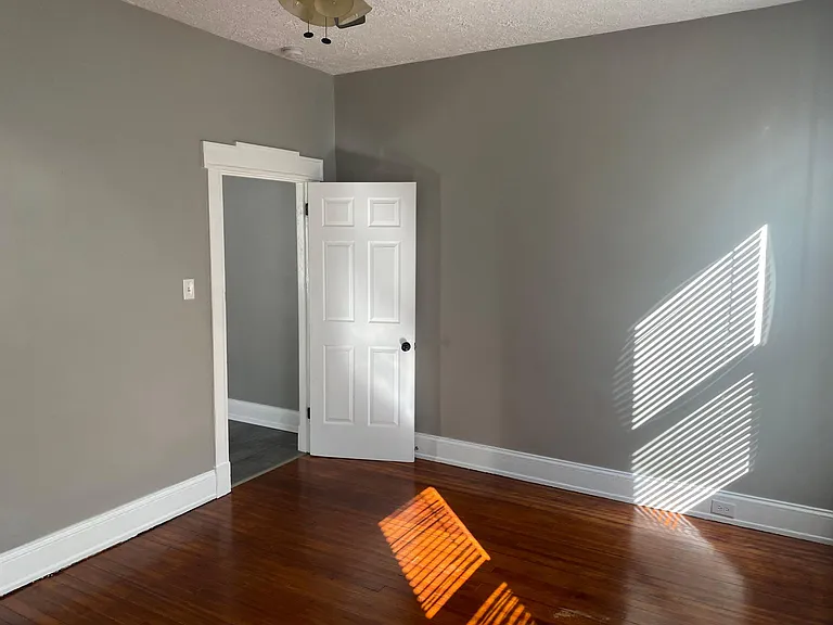 401 W 9th St #4 — Photo 10