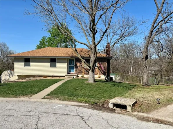 102 Cottonwood Close St, Warrensburg, MO 64093