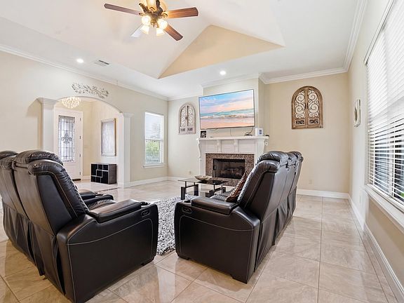 3rd image of 5131 Lacadie Dr