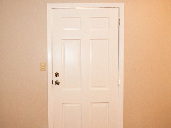 3rd image of 3513 Welch Dr