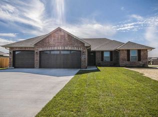 896 W Independence Dr, Rogersville, MO 65742