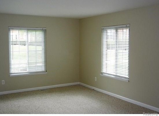 5th image of 757 E Fox Hills Dr #1