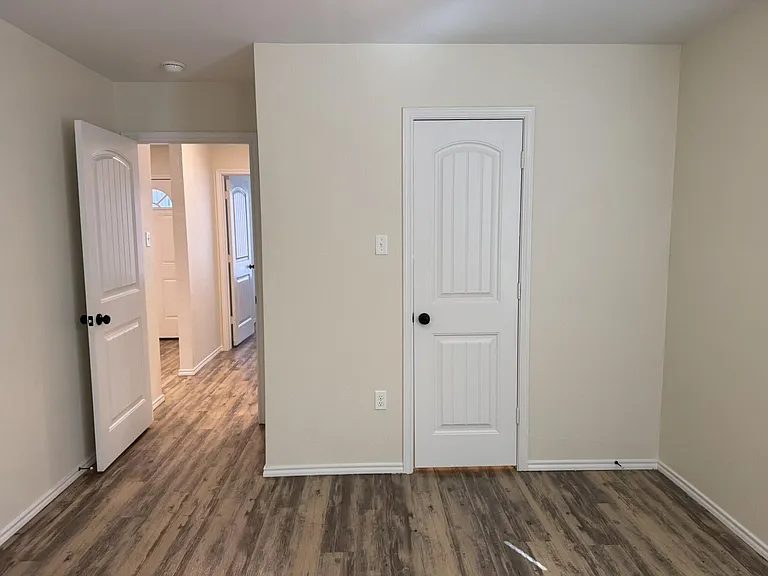 321 N Sherman Ave — Photo 10