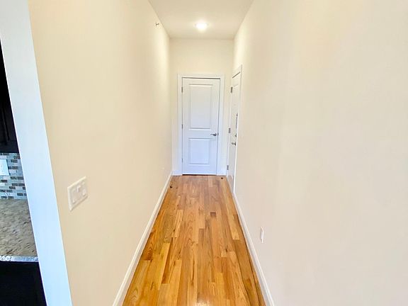 5th image of 93 N Walnut St #405