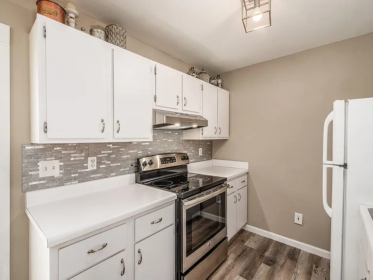 4945 Singleton Dr #13C — Photo 4