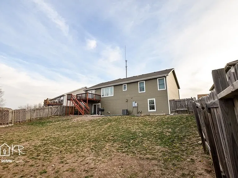 631 Tall Grass Dr — Photo 25