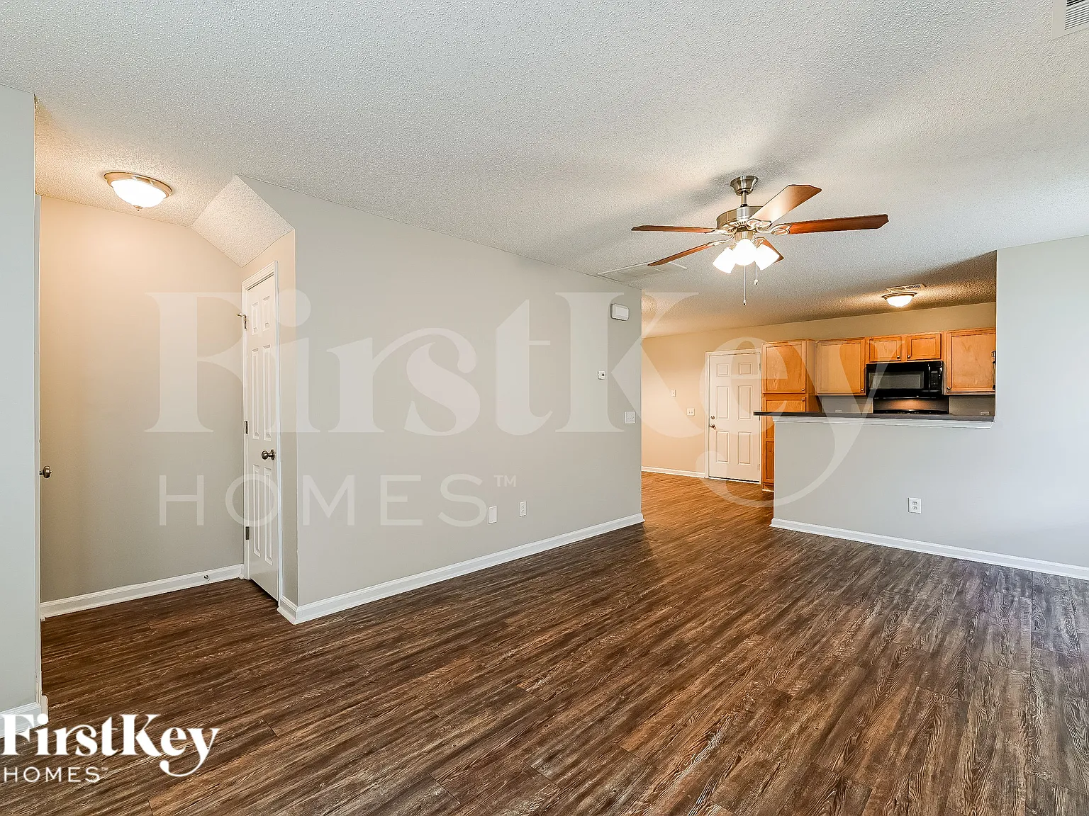 3 bed, 2.5 bath, 1326 sqft, $2,005 — Photo 4