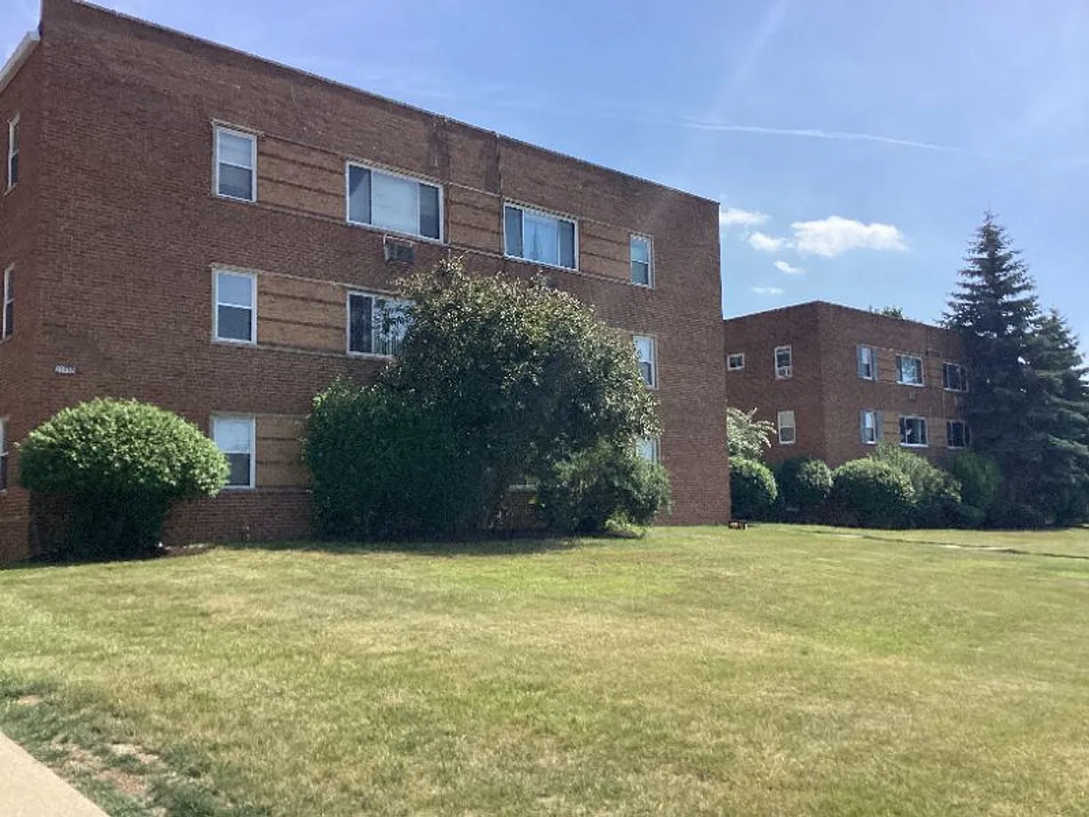 Greenbriar Apartments — Photo 4