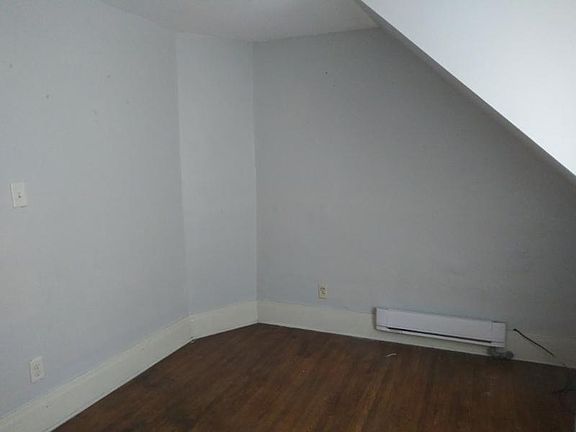 5th image of 136 Dartmouth Ave #2