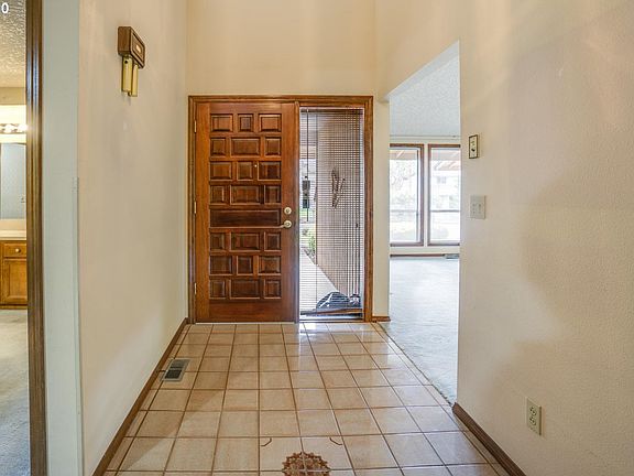 3rd image of 2208 SE Park Crest Ave