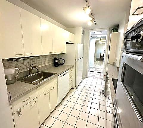 3rd image of 2626 N Lakeview Ave APT 1201
