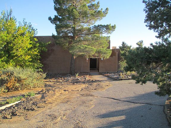 3rd image of 17 Barberry Ct NW