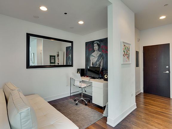 4th image of 110 W Superior St Unit 1004