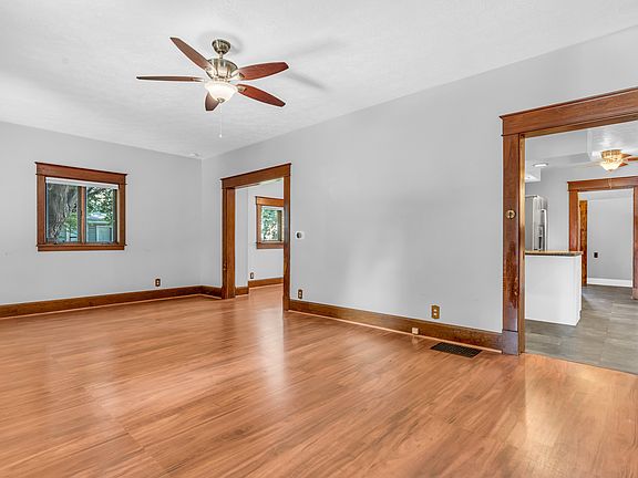 4th image of 211 Dunn Ave