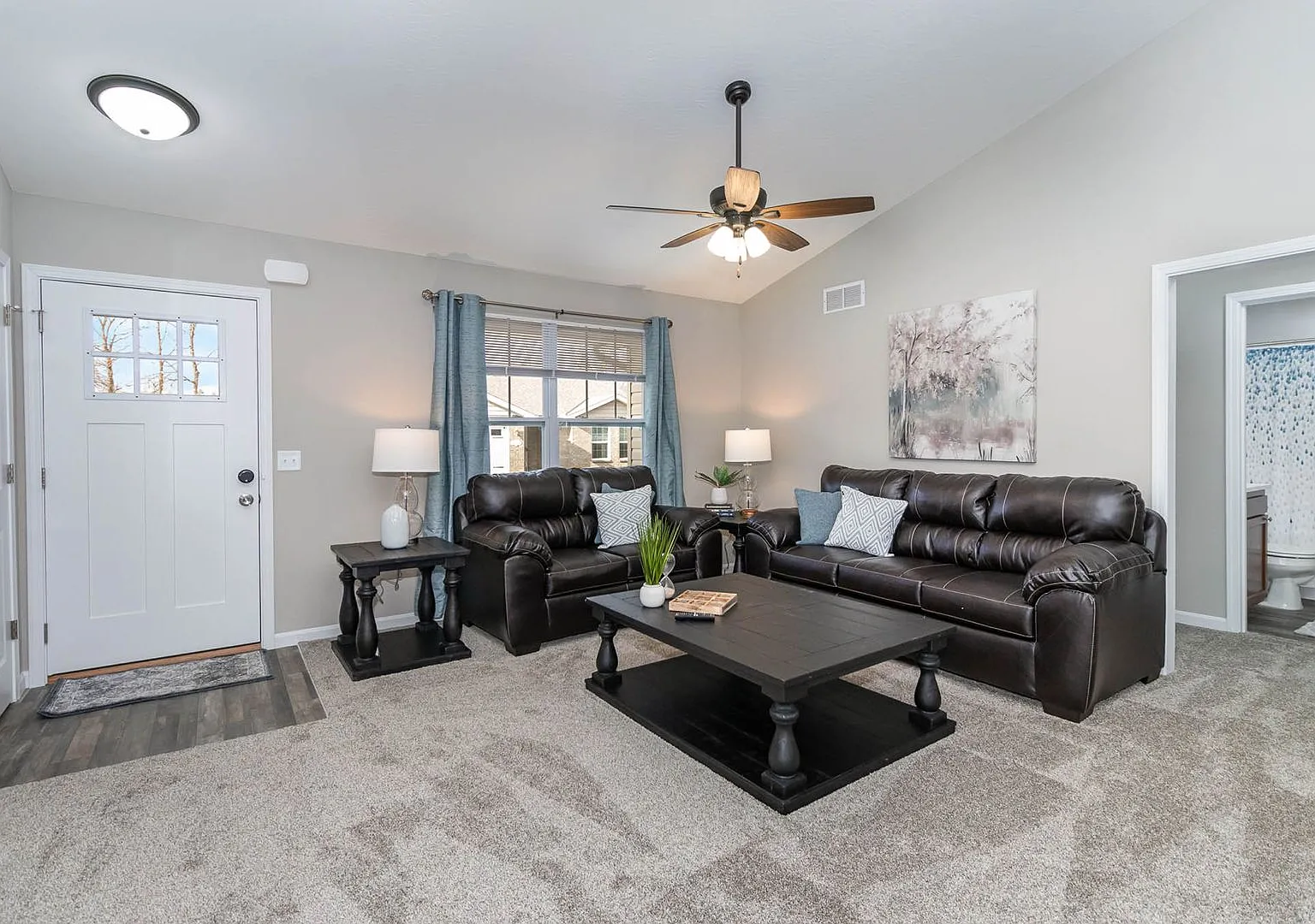 Fully Furnished Short-term rental Includes internet, cable, washer, dryer, etc — Photo 3