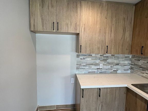 3rd image of 20301 Cohasset St APT 3