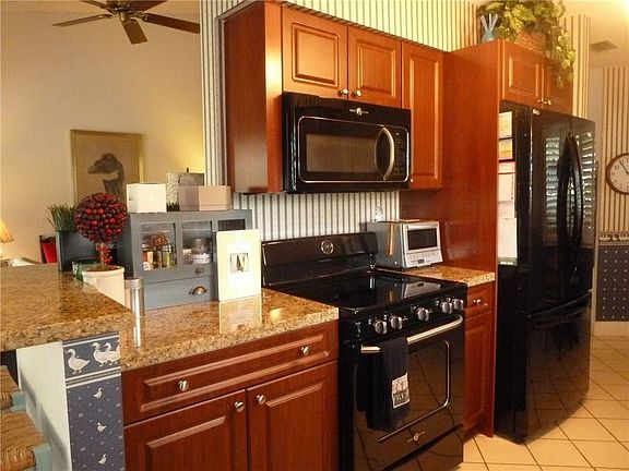 4th image of 433 NW 94 Terrace #433