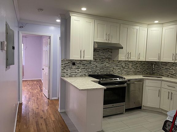 2nd image of 927 Tilden St #1