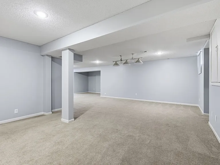 14117 Parkhill Ln — Photo 36