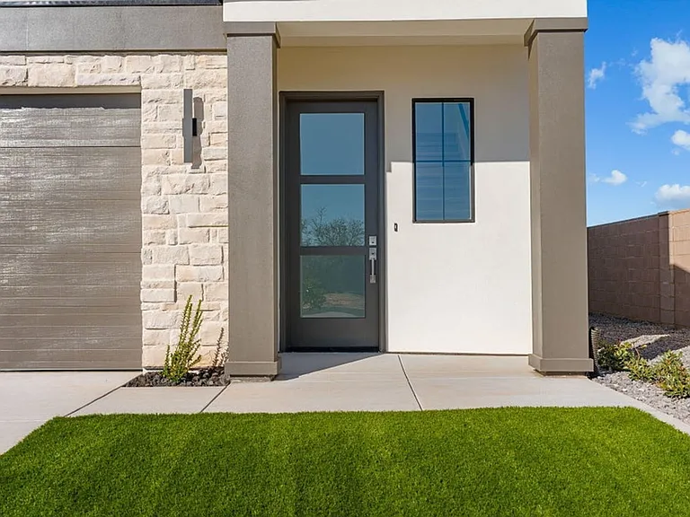 2433 Patricia Dr — Photo 4