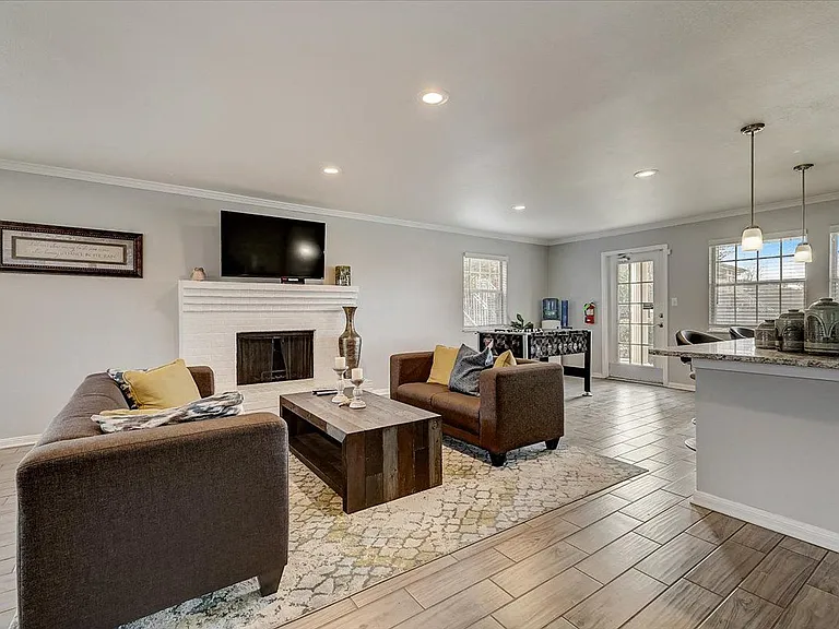 WatersEdge Denton Apartments — Photo 15