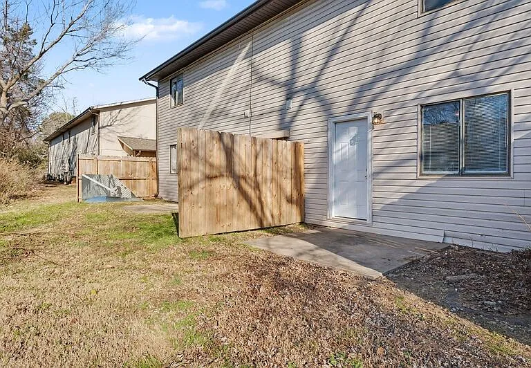 1045 S Happy Hollow Rd #1 — Photo 17
