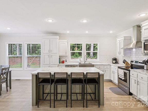 2nd image of 125 Ashford Dr