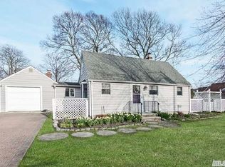19 S William St, East Patchogue, NY 11772