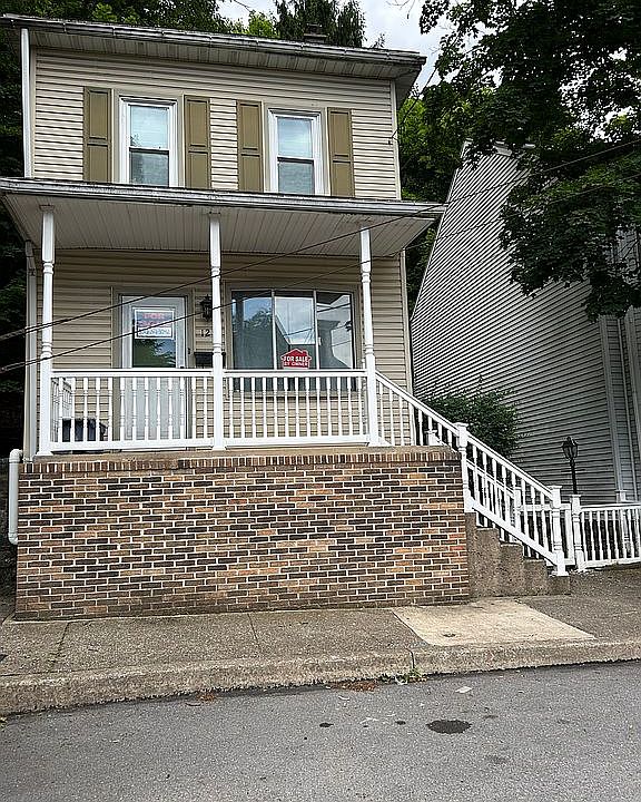 1st image of 121 E Dewart St