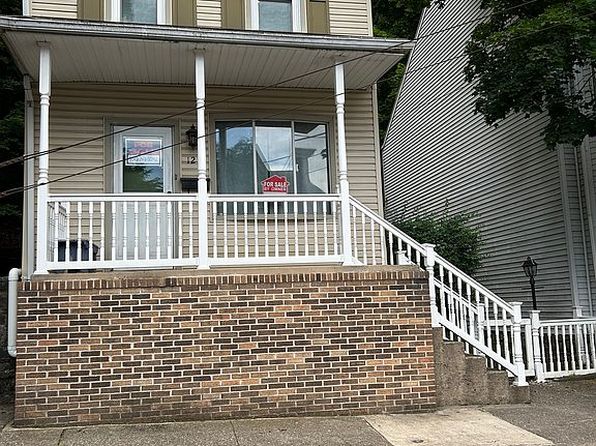 121 E Dewart St