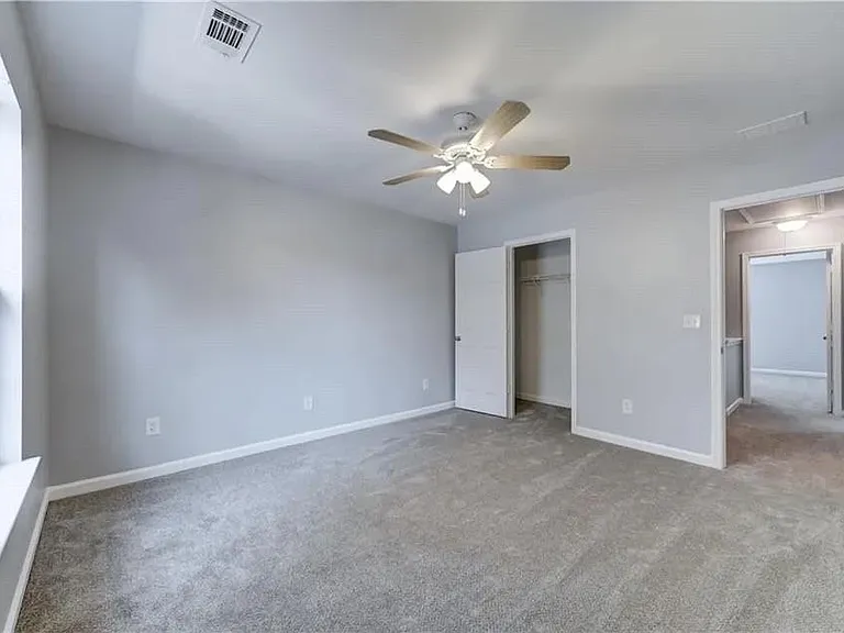 2820 Mayfair Dr — Photo 13