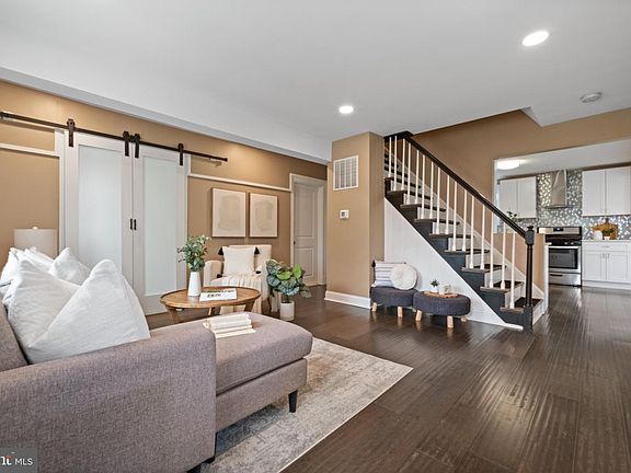 3rd image of 402 Bayside Dr