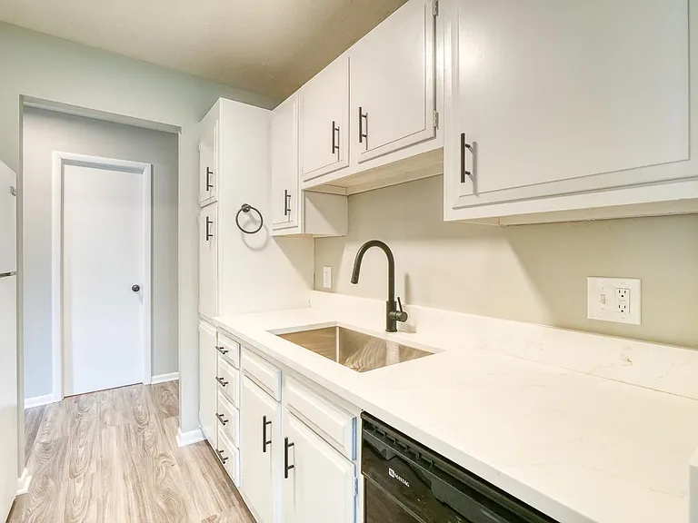 1675 Cedarwood Dr #B — Photo 15