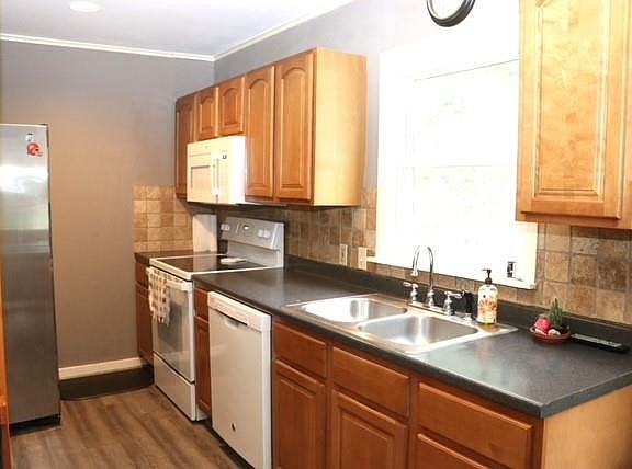 5th image of 11901 E 58th St