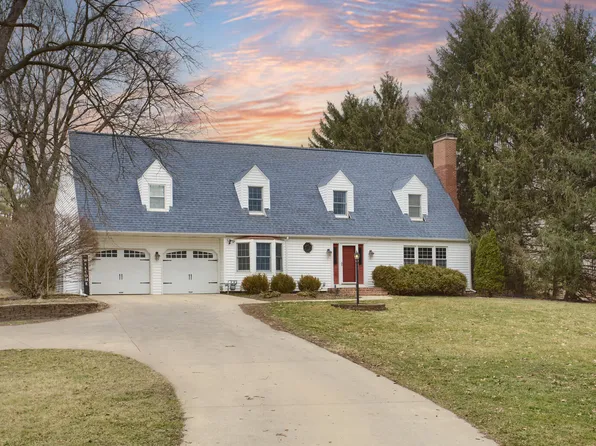 106 Jennifer Dr, Mahomet, IL 61853