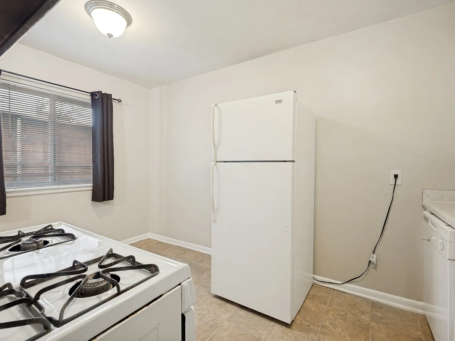 1 bed, 850 sqft, $995 — Photo 3
